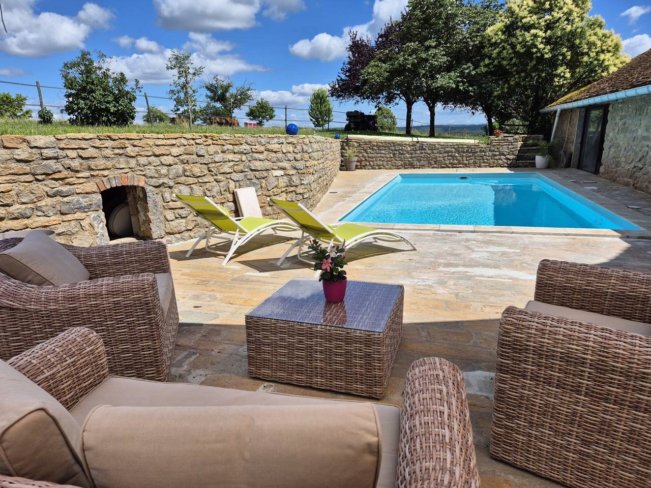 Domaine des Hugaux - Charles Baudelaire in Chevagny-sur-Guye, Charolles region