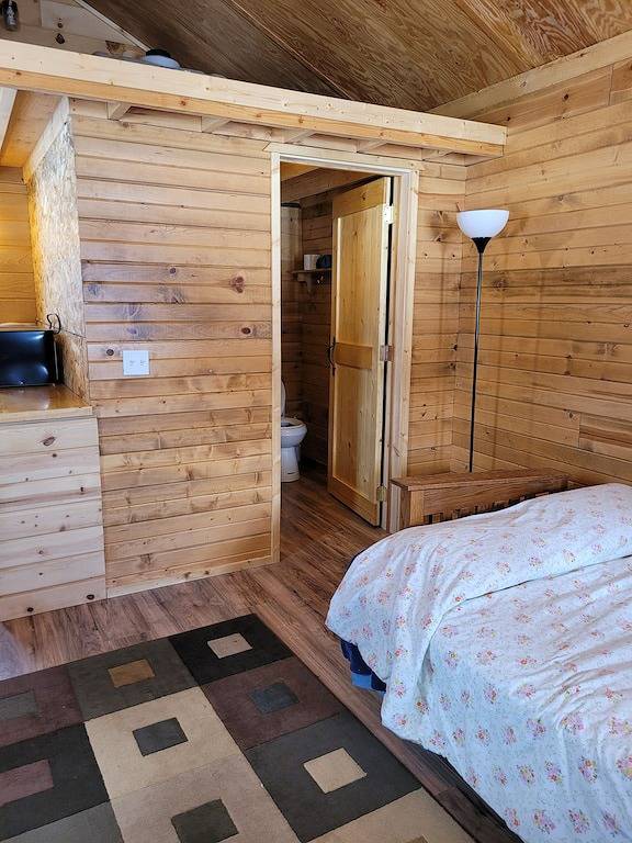 Bunkhouse near farm animals in Sanders County