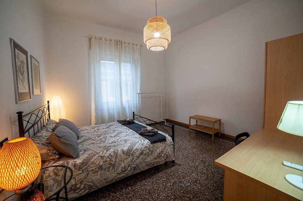 Apartamento entero, Across the Arno River, air-conditioned and a stone's throw from downtown! in Pisa, Costa de la Maremma