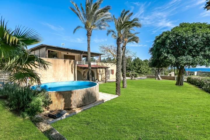Location de vacances pour 14 personnes, avec vue sur l’océan et piscine à Santa Cesarea Terme