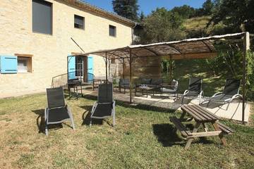 Gîte pour 4 personnes, avec piscine et jardin, animaux acceptés à Sisteron