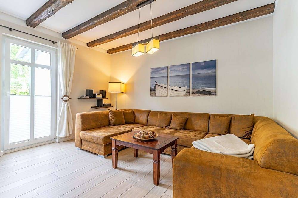 Ganze Wohnung, Komfort Appartement - Jasmund - Neu: Ferienhaus mit Kamin, 2 Bäder, 2 Sz - am in Polchow, Glowe