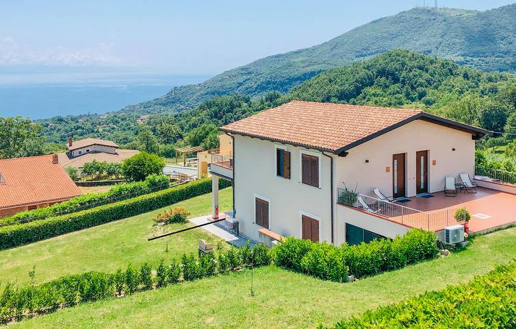 Appartamento per 6 persone, con giardino e terrazza a San Giovanni a Piro