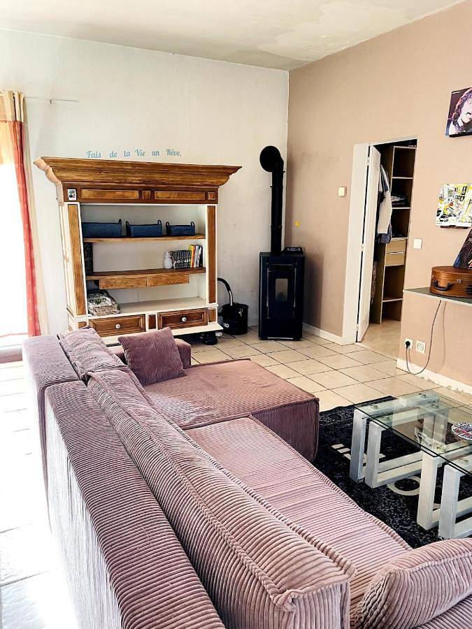 Gîte pour 6 personnes, avec jardin à Brains-sur-Gée