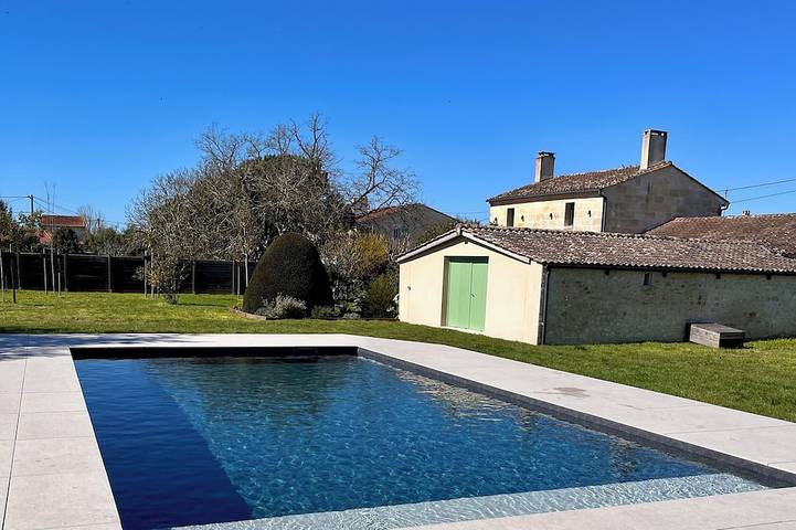 Location de vacances pour 10 personnes, avec jardin à Jau-Dignac-et-Loirac