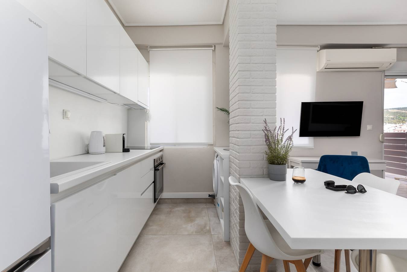 Geheel appartement, Pearl: Penthouse suite with city view in Thessaloniki en omgeving