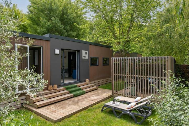Camping pour 6 personnes, avec terrasse ainsi que piscine et jardin, animaux acceptés à Millau