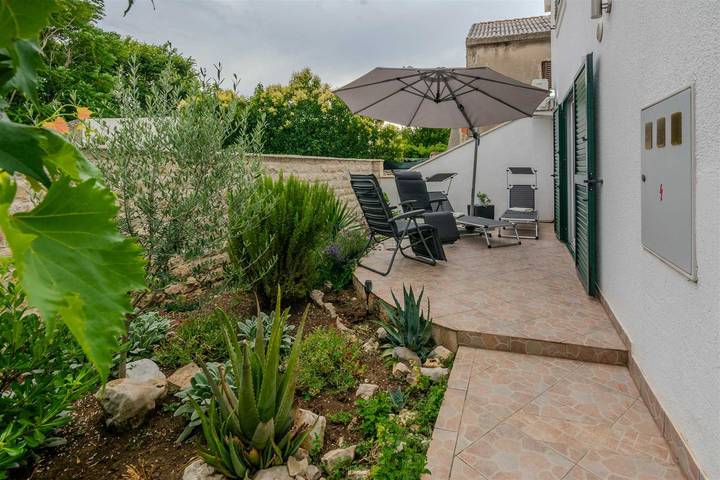 Location de vacances pour 8 personnes, avec terrasse, animaux acceptés à Nin - 4