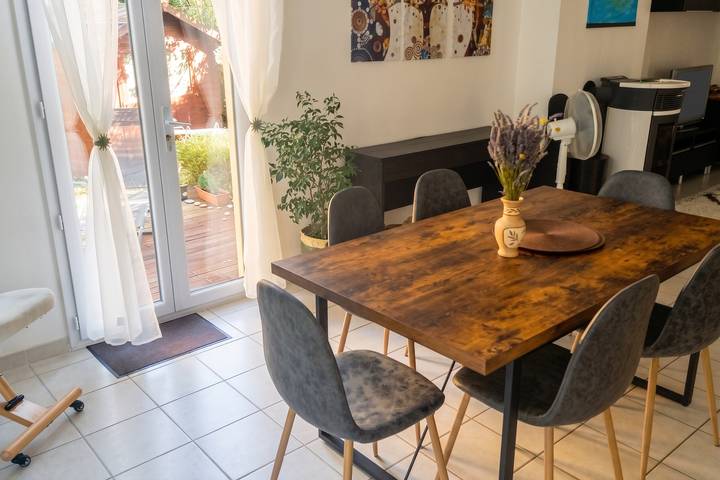 Maison conviviale en pleine nature à Gréoux-les-Bains, 3 chambres in Gréoux-les-Bains, Alpes-de-Haute-Provence