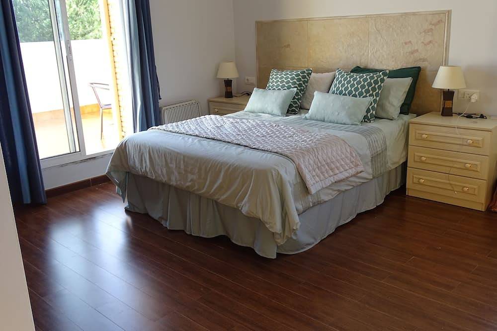 Villa privata con piscina e vasca idromassaggio, vicino a Isla Cristina, Ayamonte e Islantilla in Isla Cristina, Costa de la Luz
