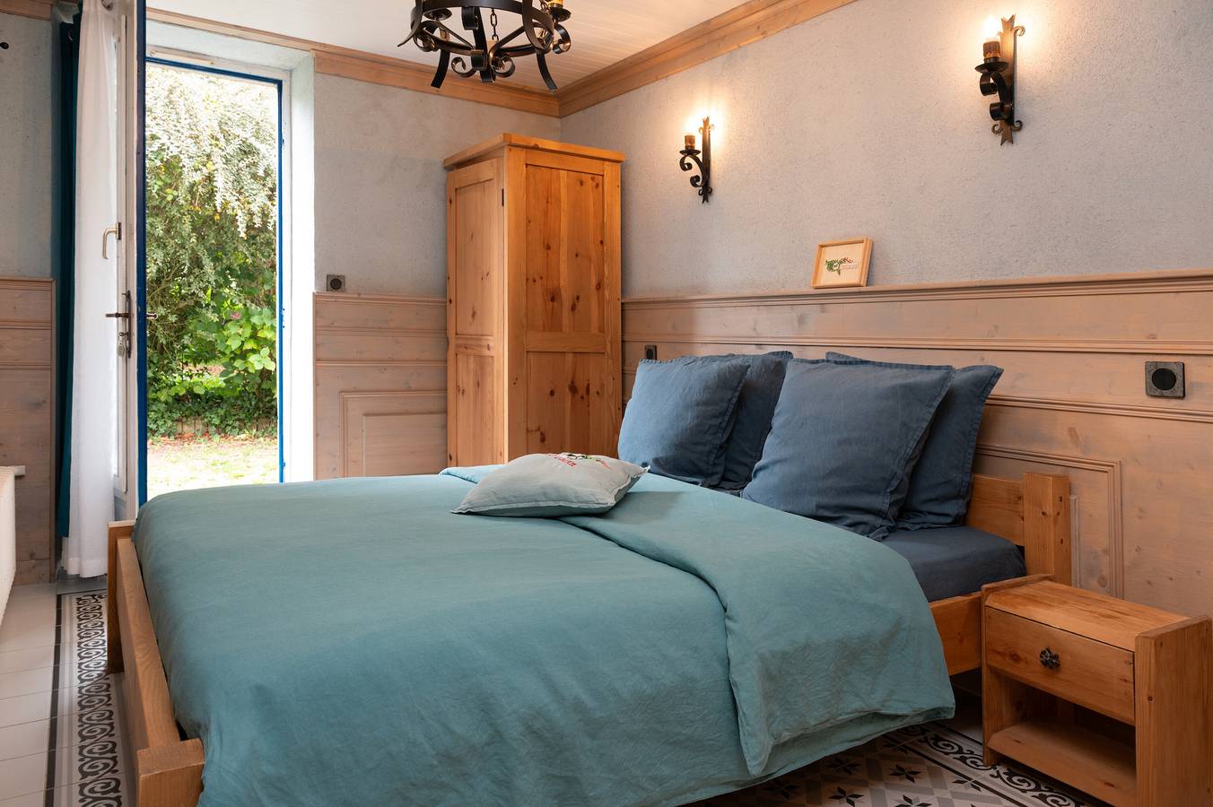 Bed and Breakfast 'Perceval' con terraza compartida, jardín compartido y Wi-Fi in Pluvigner, Region de Lorient