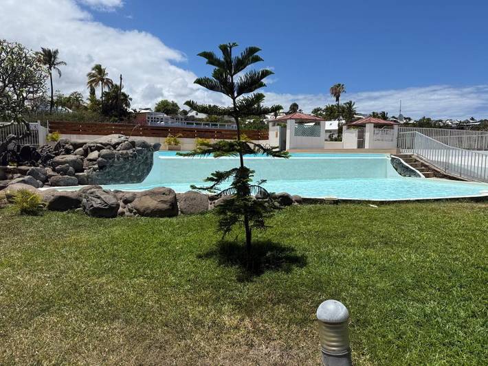 Gîte pour 4 personnes, avec jardin et piscine, animaux acceptés dans Port de Saint-Gilles les Bains - 2