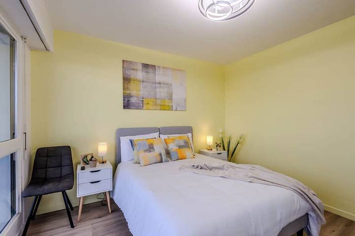 Apartamento entero, À Quelques Pas du Lac Léman • 2Br • Lake View • Walk to Lake & Town in Évian-les-Bains, Thonon-les-Bains region