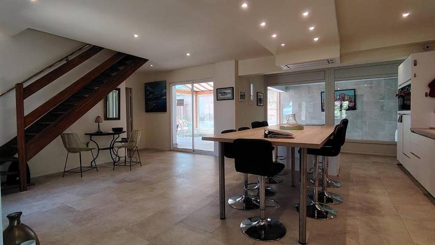 Villa pour 6 personnes, avec jardin ainsi que piscine et vue dans La Madrague - 4
