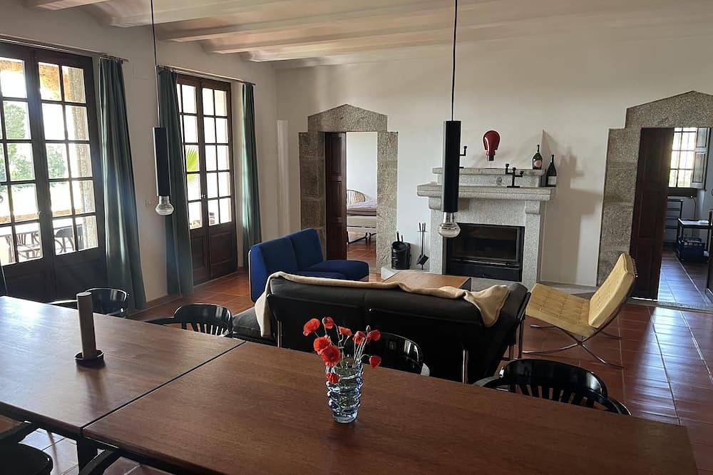 Ganze Wohnung, Am Fusse der Pyrenäen in Maçanet de Cabrenys, Oberampurien
