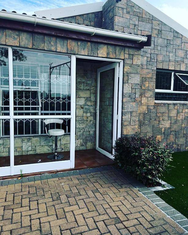 Entire holiday apartment, Vb Accomodation (Station Home) in Cape Town, Western Cape