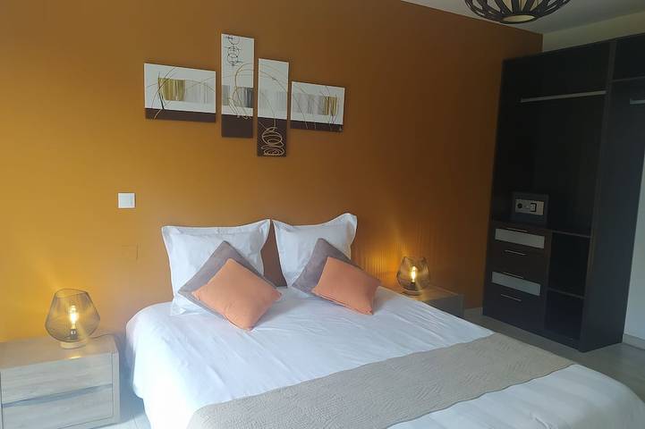 Location de vacances pour 12 personnes, avec jardin ainsi que sauna et jacuzzi dans Doëlan - 2