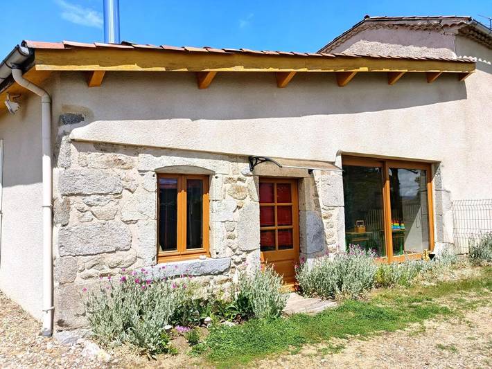Location de vacances pour 5 personnes, avec vue et jardin dans Trézioux