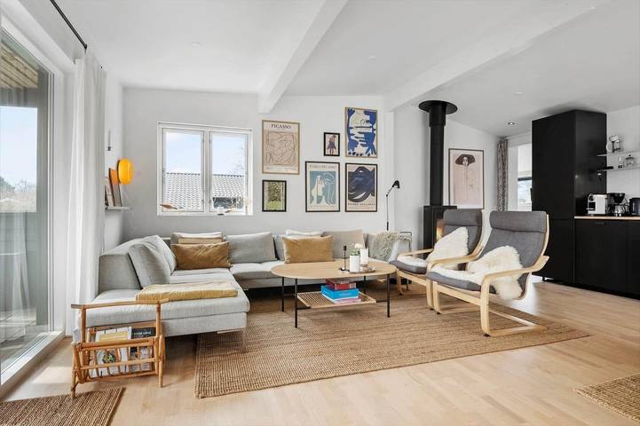 Ferieudlejning for 6 personer, med terrasse i Ajstrup Strand