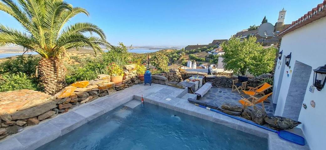 Casa rural para 4 personas, con Terraza además de Piscina y Vistas al lago en Monsaraz