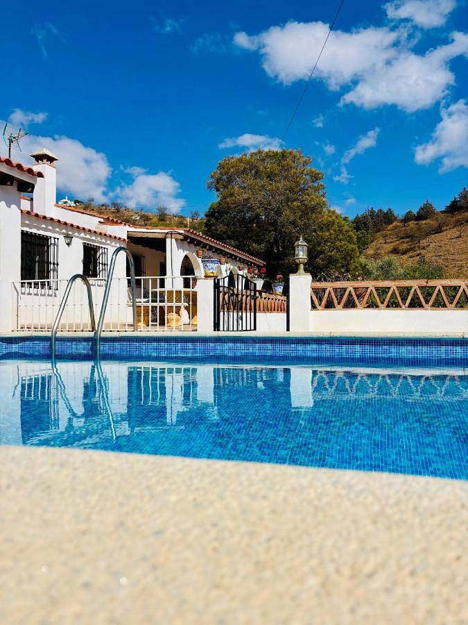 Casa rural para 7 personas, con piscina además de vistas y jardín en Casabermeja