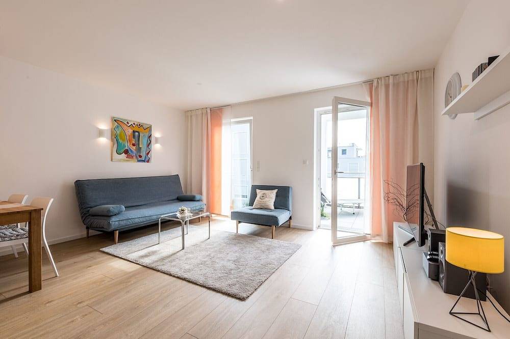 Ganze Wohnung, Ferienwohnung 61 qm, 1 Schlafzimmer und Balkon mit Blick auf den Kurpark in Bad Aibling, Landkreis Rosenheim
