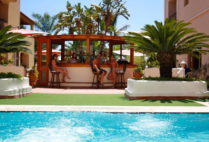 Hotel para 4 personas, con jacuzzi además de jardín y piscina, Se admiten mascotas - 1