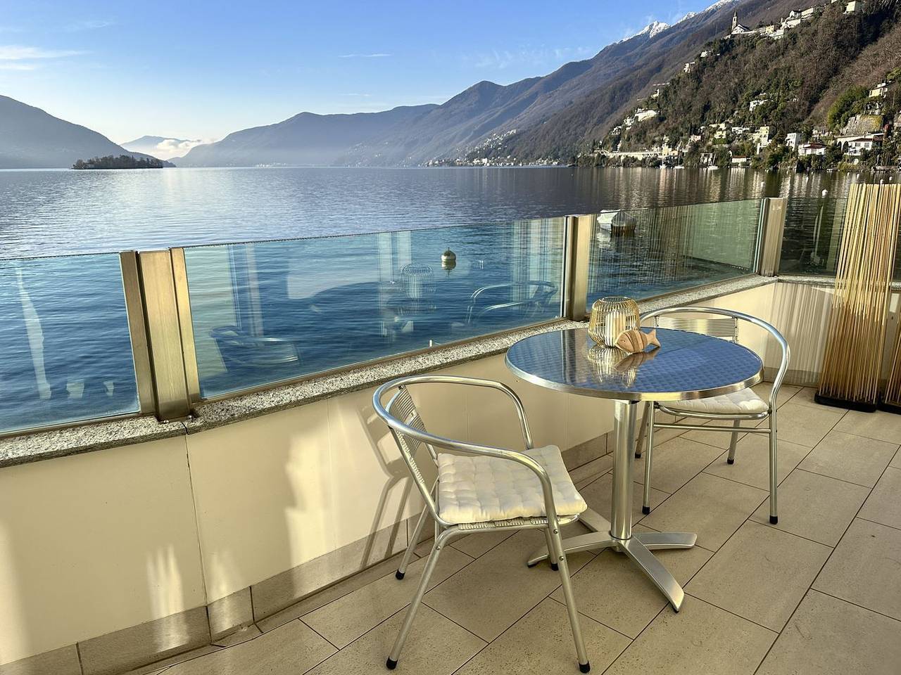 Ganze Wohnung, Appartement direkt am See mit privatem Seezugang und grandioser Aussicht in Tessiner Alpen