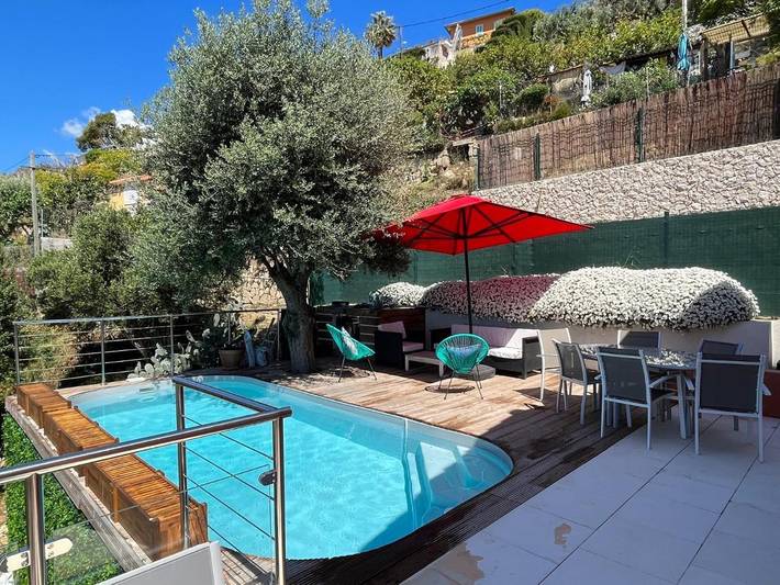 Ferienhaus für 8 Personen, mit Terrasse und Garten sowie Pool und Ausblick