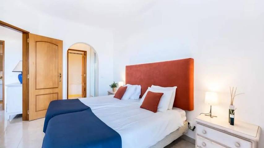 Casa de férias para 5 pessoas, com piscina e jardim em Budens