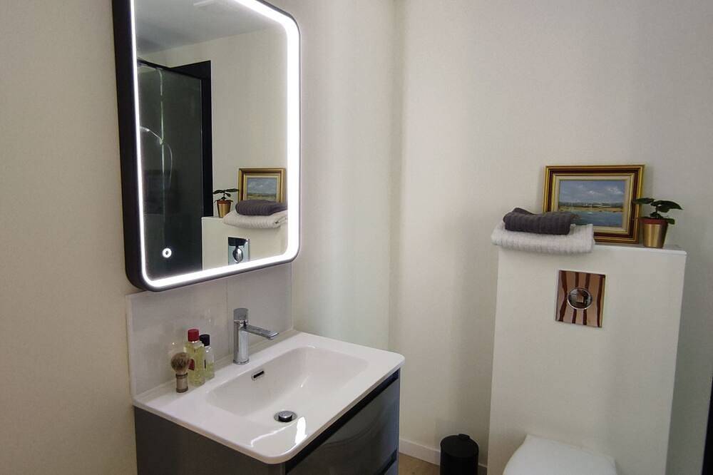 Charming fisherman's cottage with garden 5 minutes from the beach in Port-Louis, Côte des Mégalithes