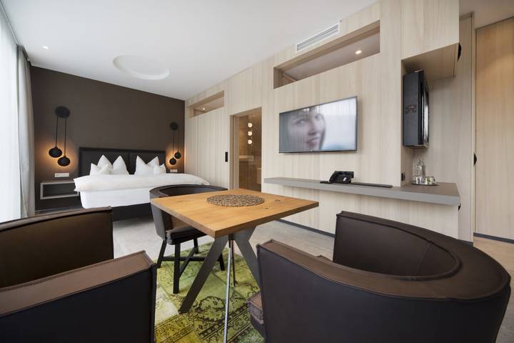 Ferienwohnung für 3 Personen, mit Pool und Sauna sowie Garten