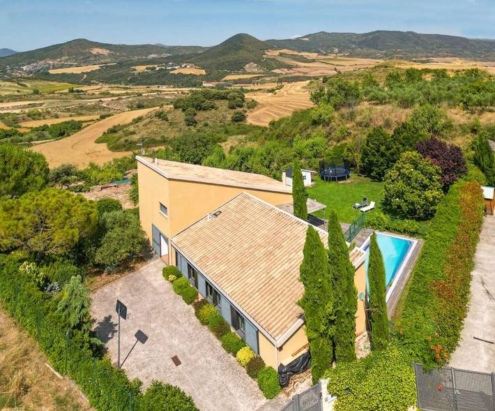 Casa para 10 personas, con jardín además de piscina y vistas en Navarra