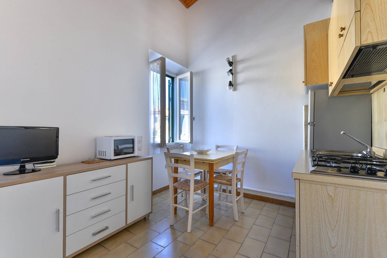 Ganze Wohnung, Ferienwohnung 'Il Quadrifoglio 3' nahe am Strand mit Terrasse und Wlan in Spiaggia di Procchio (Procchio), Marciana