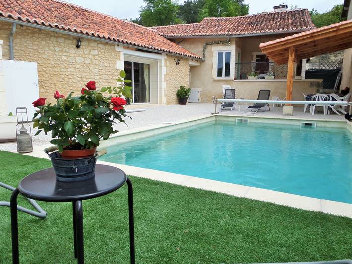 Gîte pour 6 personnes, avec Piscine à Biras