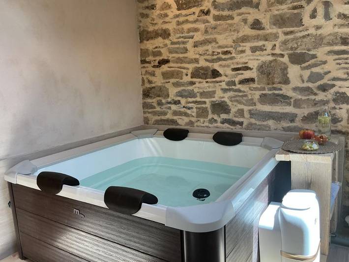 Appartamento per 4 persone, con Balcone e Idromassaggio nonché Terrazza e Giardino in Cimone