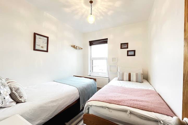 Neptune Cottage Whitstable; Casa de 3 dormitorios, hermoso jardín; 5 minutos de playa. in Whitstable, Kent