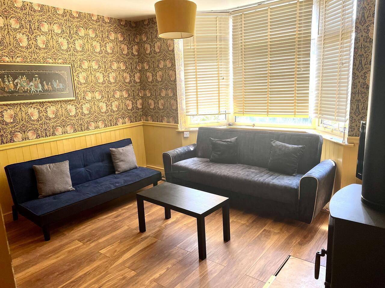 Inviting 4-Bed House near Heathrow w/ Fireplace in Thorpe Park, Surrey