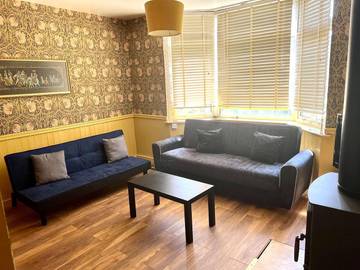 Holiday Rental for 8 People in Thorpe Park, Surrey, Photo 4