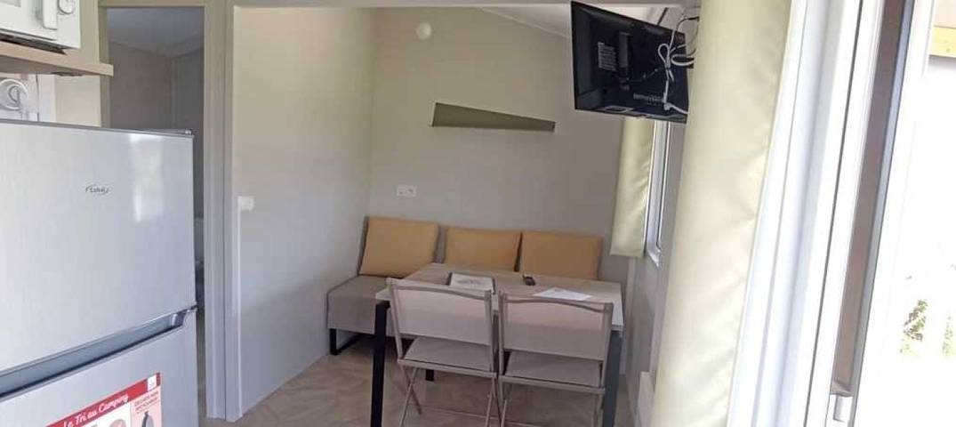 Mobil home pour 2 personnes, avec bassin pour enfant et sauna, animaux acceptés à Pouldreuzic - 4