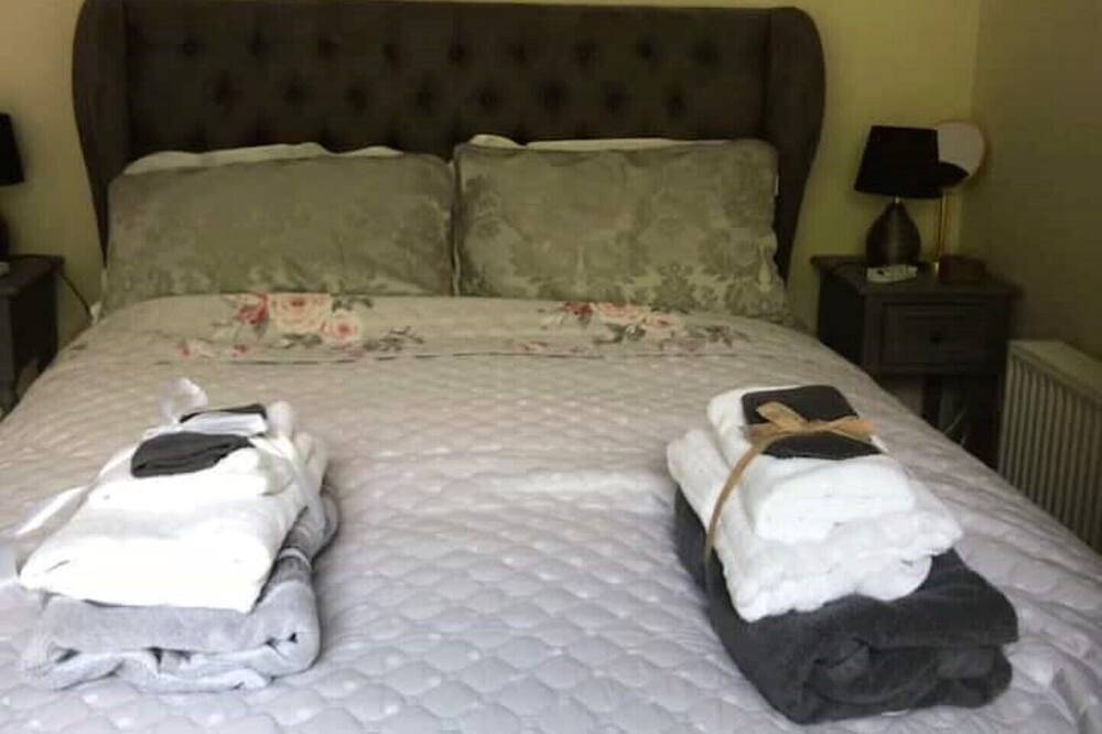 Relaxing couples getaway with hot tub in North Rode, Cheshire East