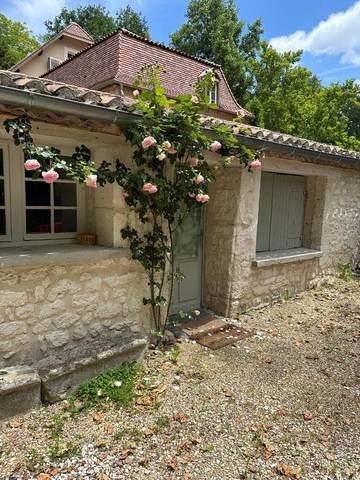 Gîte pour 6 personnes, avec jardin et piscine à Pineuilh