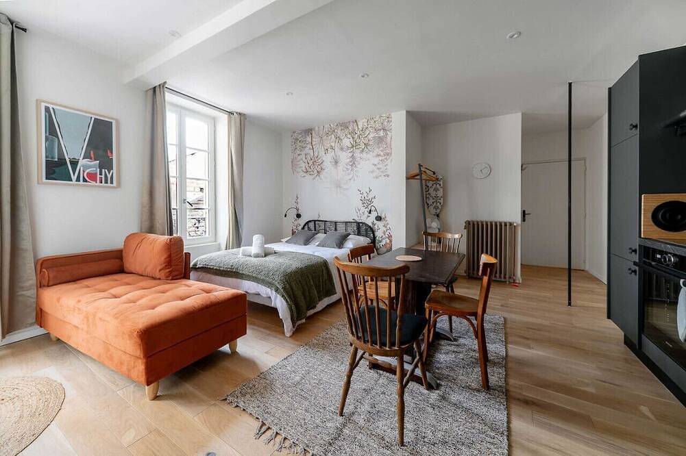 Ganze Wohnung, Superbe studio climatisé dans immeuble classé in Vichy, Vichy und Umgebung