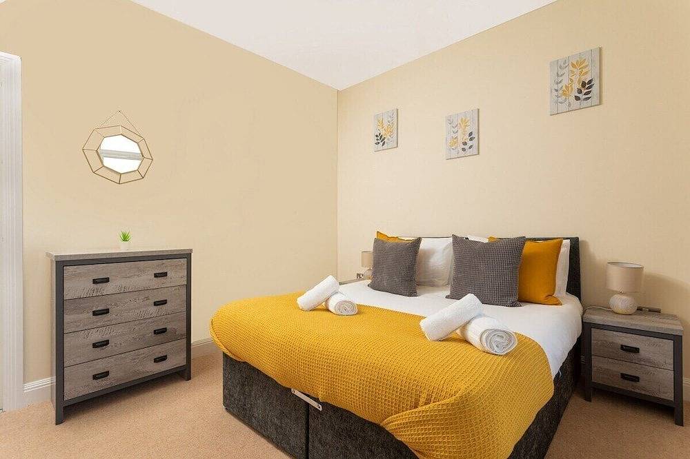 Apartamento entero, Condominio-Vista a la Ciudad-Baño privado externo in Ashford, Región de Ashford