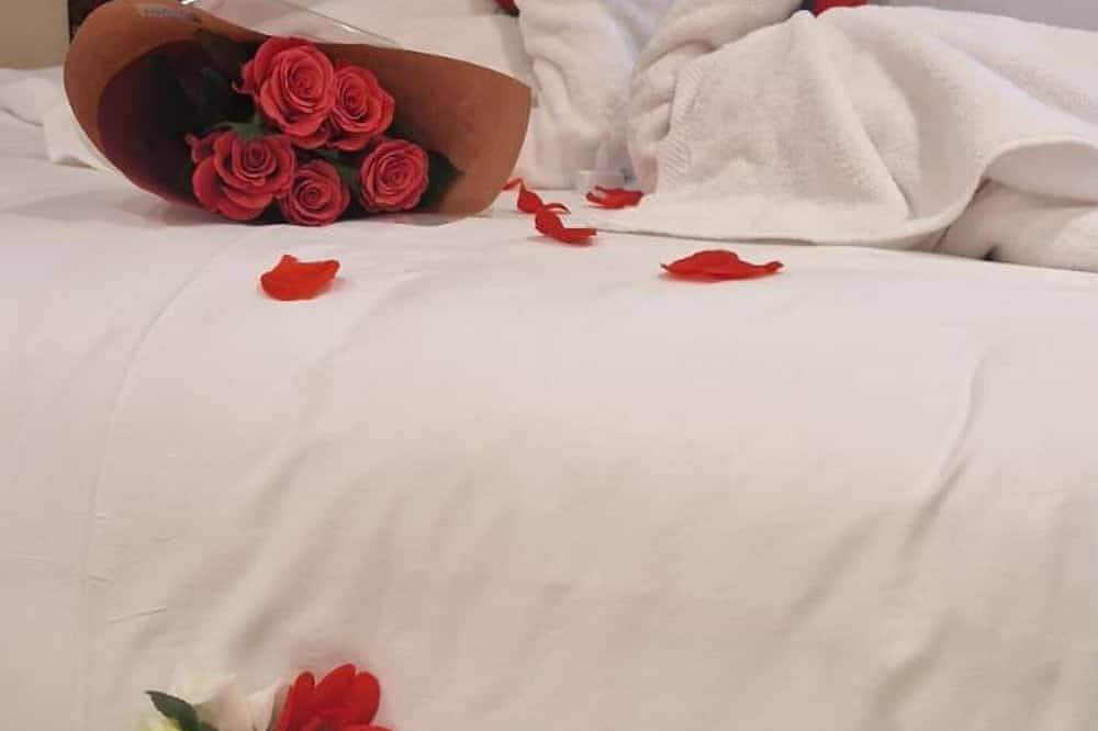 L'orangerie, Gîte Écolodge Avec Piscine et Jacuzzi Privatif à Pézenas in Pézenas, Béziers und Umgebung