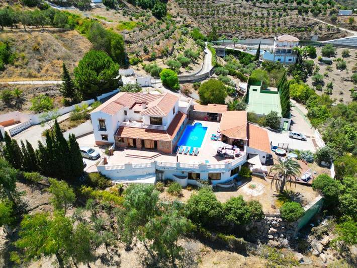 Casa de huéspuedes para 3 personas, con Terraza y Jacuzzi además de Jardín y Piscina en Torrox