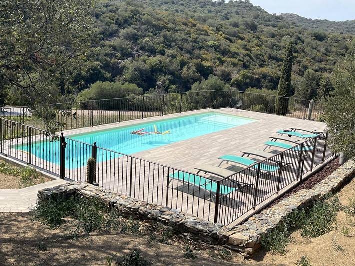 Gîte pour 2 personnes, avec Terrasse ainsi que Jardin et Piscine à Castelnou