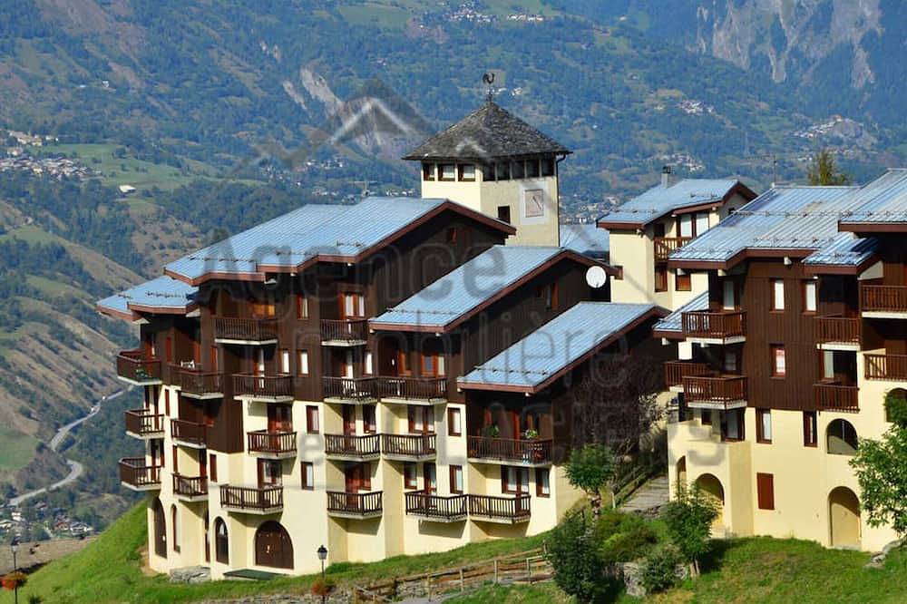 Apartamento entero, Estudio renovado con balcón, cerca de pistas y comercios, aparcamiento gratuito, sin mascotas in Bellentre, La Plagne-Tarentaise