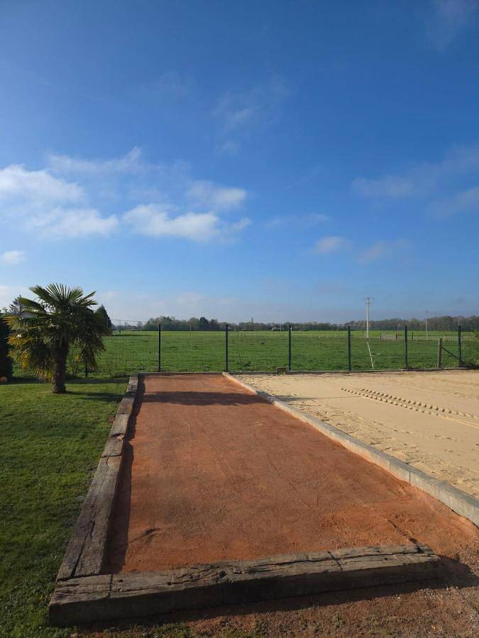 Location de vacances pour 10 personnes, avec jacuzzi et piscine ainsi que terrasse et jardin, animaux acceptés à Saint-Clair-d'Arcey - 2