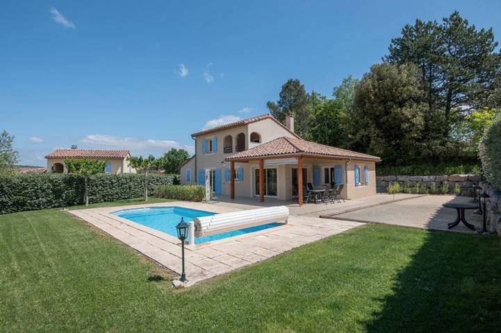 Location de vacances pour 8 personnes, avec jardin ainsi que piscine et balcon à Vallon-Pont-d'Arc - 2